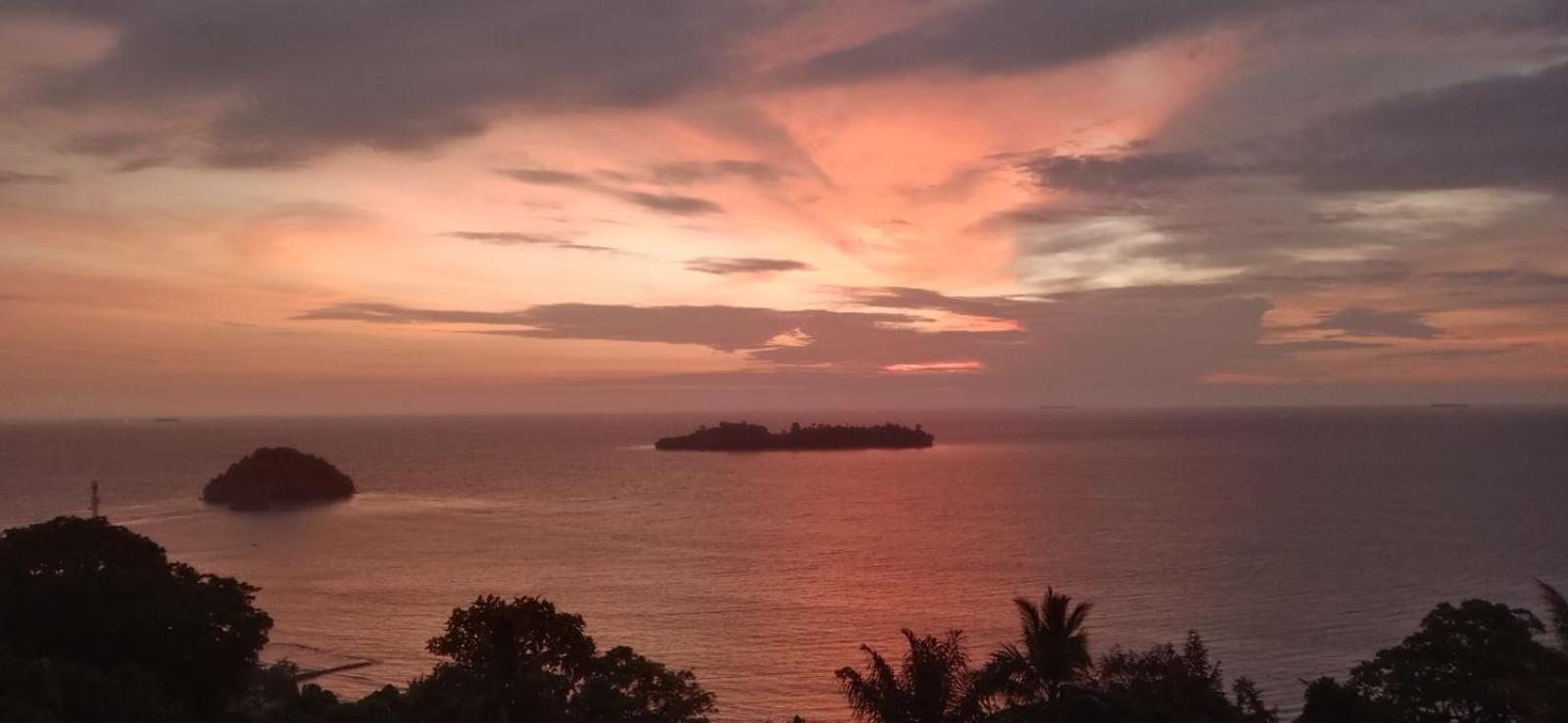 The View Padang, Amazing View, 8 Mins Mentawai Fast Ferry, Cold Beer,Close To Restaurants ปาดัง ภายนอก รูปภาพ