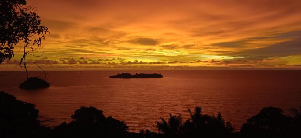 The View Padang, Amazing View, 8 Mins Mentawai Fast Ferry, Cold Beer,Close To Restaurants ภายนอก รูปภาพ