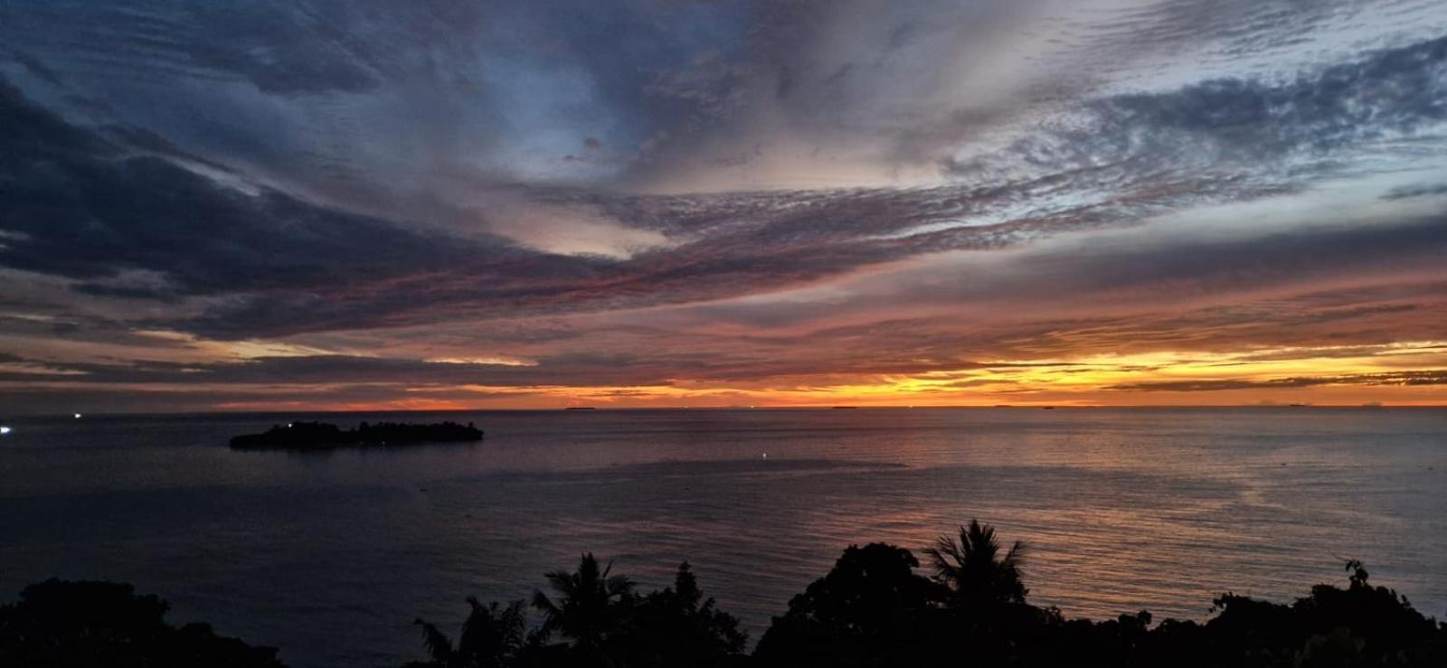 The View Padang, Amazing View, 8 Mins Mentawai Fast Ferry, Cold Beer,Close To Restaurants ปาดัง ภายนอก รูปภาพ